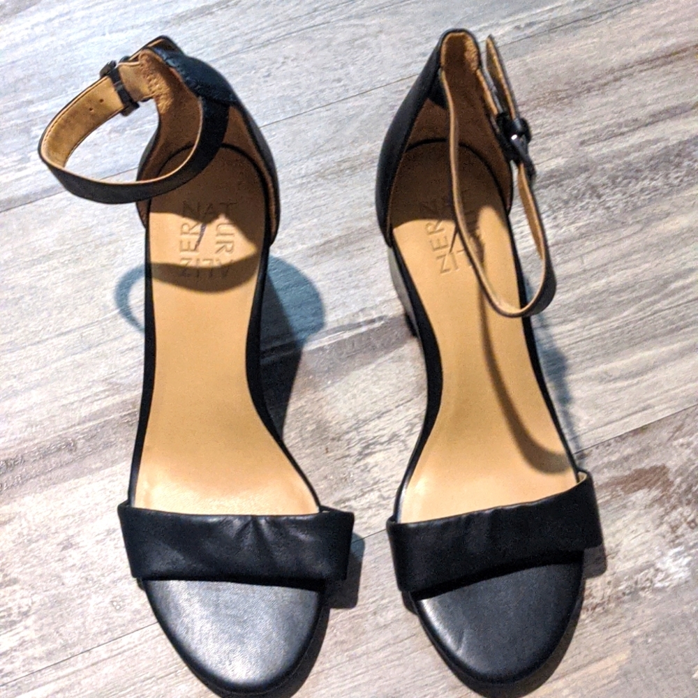 Naturalizer Size 6 Sandals